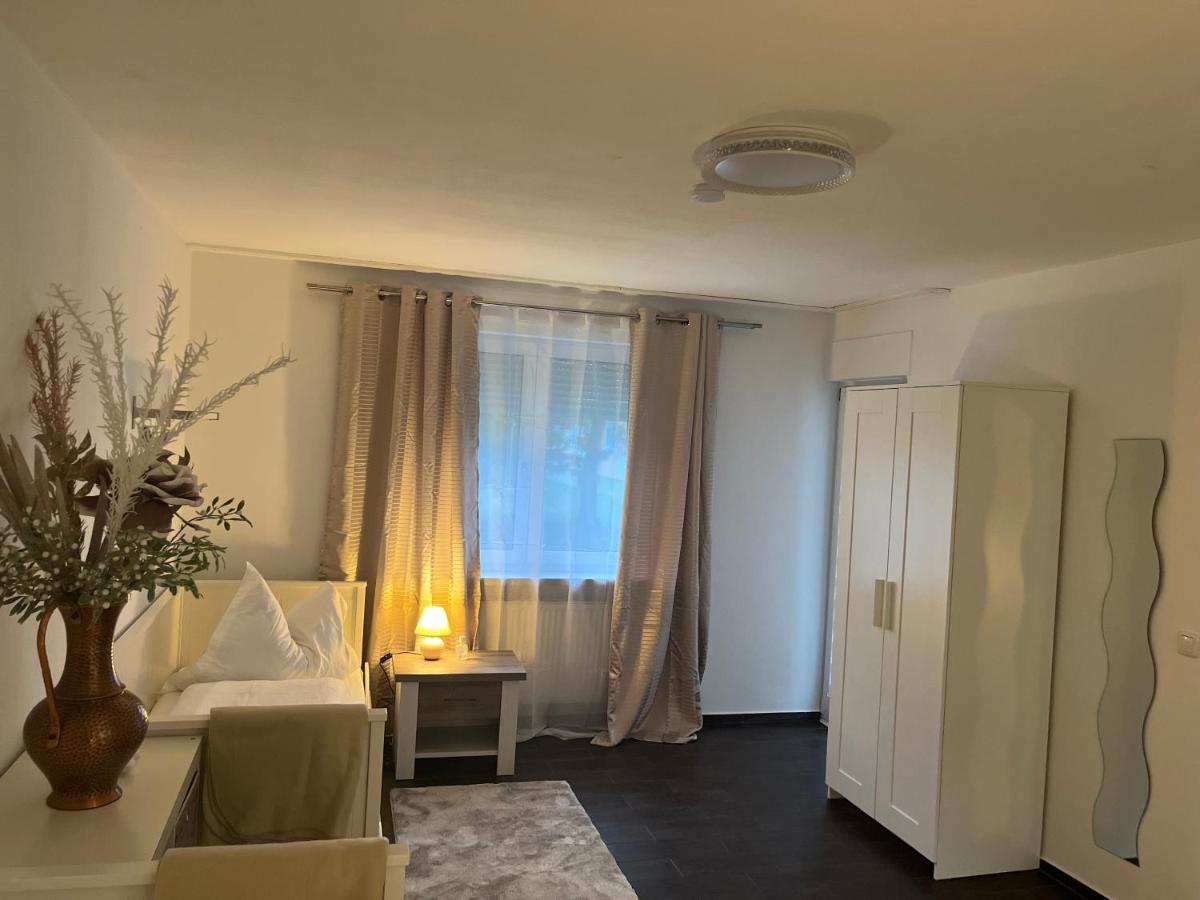 Bibis Ferienwohnung Мюнхен Екстериор снимка